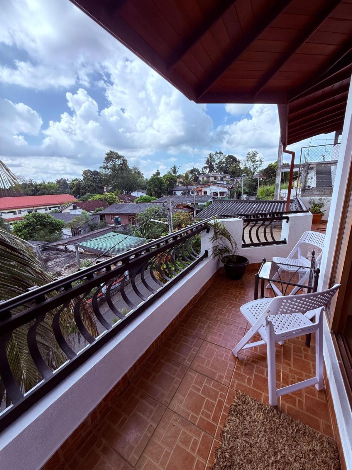 Resident View Homestay Kandy Exterior foto
